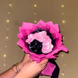 Size SMALL Custom, Forever roses foryour friends,family,or partner!!